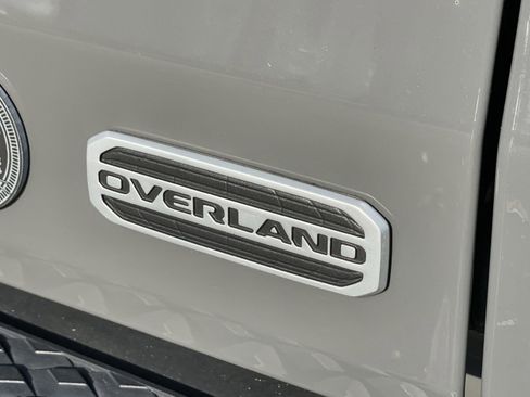 Used 2020 Jeep Gladiator Overland w/ Dual Top Group image 9