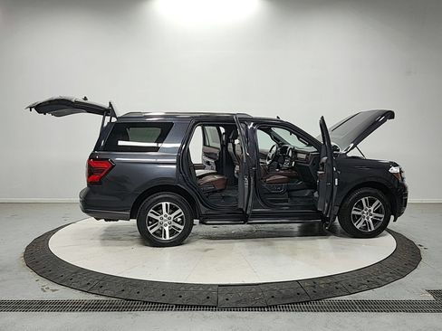 Used 2022 Ford Expedition Limited RWD image 16