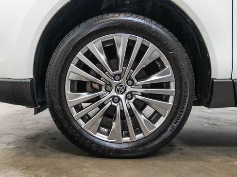 Certified 2021 Toyota Venza XLE w/ Softex Package AWD/4WD image 11