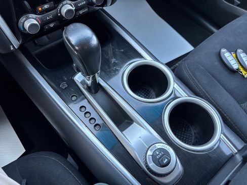 Used 2015 Nissan Pathfinder SV image 35