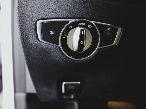 Used 2019 Mercedes-Benz E 300 4MATIC image 12