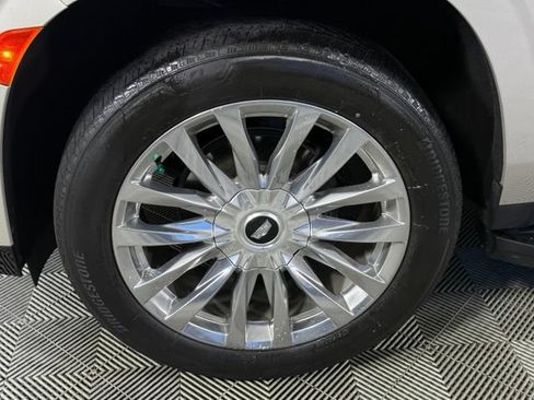 Used 2023 Cadillac Escalade Premium Luxury AWD/4WD image 14