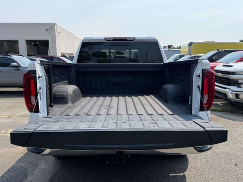 Used 2022 GMC Sierra 1500 SLT w/ SLT Premium Package AWD/4WD image 8