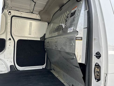 Used 2020 Nissan NV200 S image 32