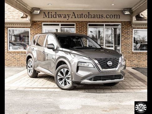 Used 2022 Nissan Rogue SV image 2