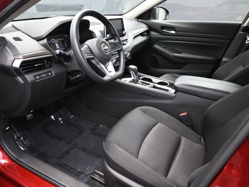 Used 2024 Nissan Altima 2.5 SV image 12