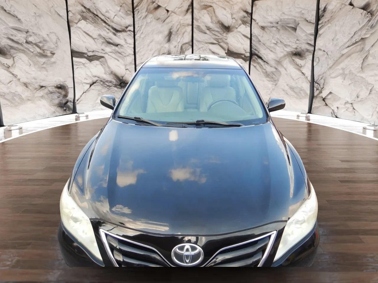Used 2010 Toyota Camry LE FWD image 3