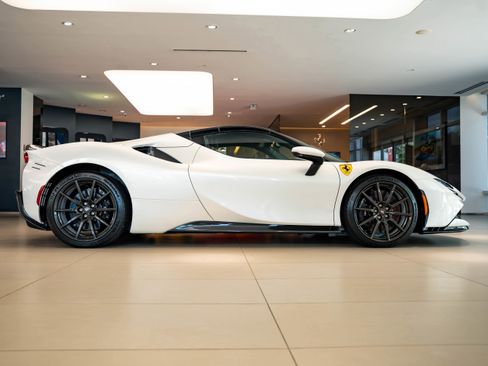 Used 2025 Ferrari SF90 Spider image 11