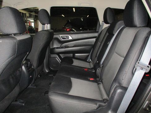 Used 2019 Nissan Pathfinder S image 25