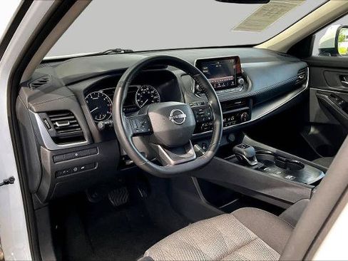 Certified 2025 Nissan Rogue SV FWD image 17