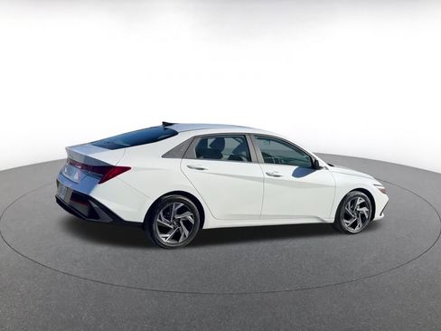 Used 2025 Hyundai Elantra SEL image 15