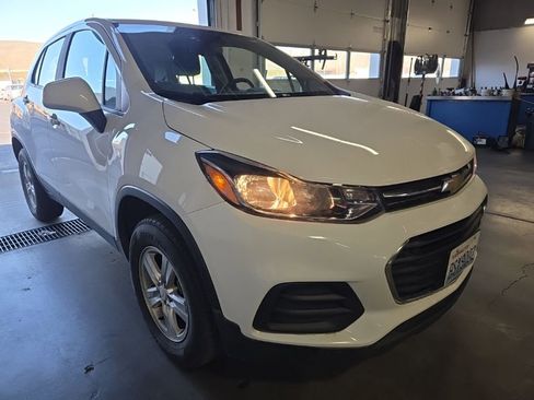 Used 2020 Chevrolet Trax LS image 2