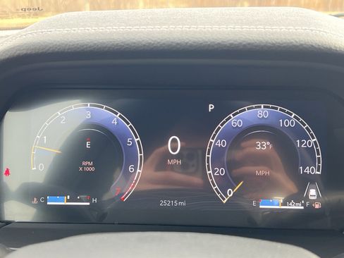 Used 2024 Jeep Grand Cherokee Limited w/ Luxury Tech Group II image 33