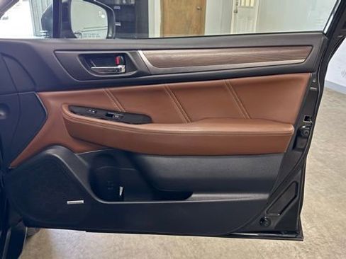 Used 2018 Subaru Outback 3.6R Touring w/ Popular Package #3 image 19