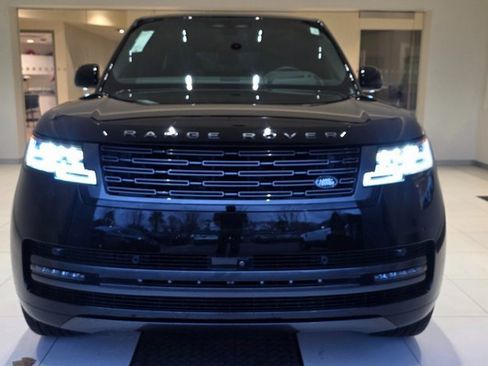 New 2025 Land Rover Range Rover Long Wheelbase SE image 9