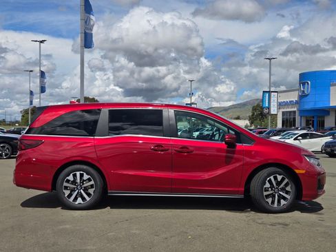 New 2026 Honda Odyssey EX-L image 4