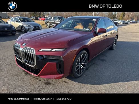 Used 2024 BMW 740i image 1