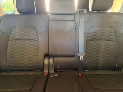 Used 2025 Nissan Pathfinder SV image 32