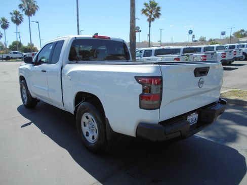 Used 2024 Nissan Frontier S w/ Technology Package RWD image 3