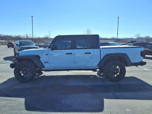Used 2025 Jeep Gladiator Sport image 4