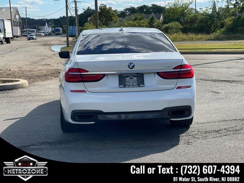 Used 2019 BMW 750i image 7