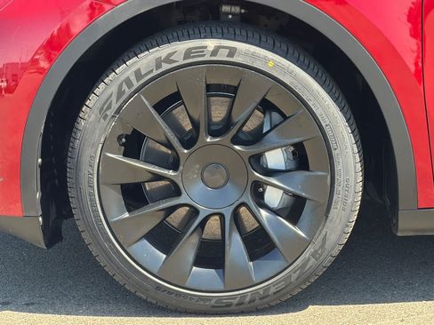 Used 2024 Tesla Model Y Long Range AWD/4WD image 29