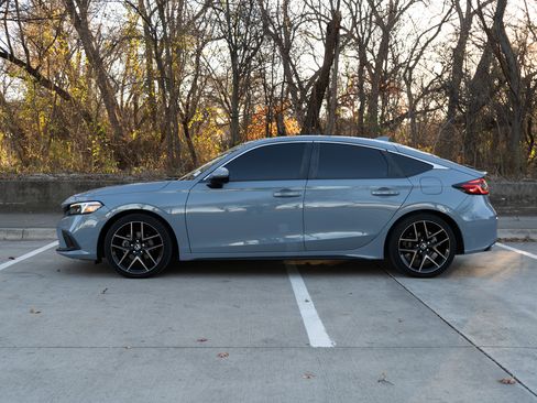 Used 2022 Honda Civic Sport Touring image 6