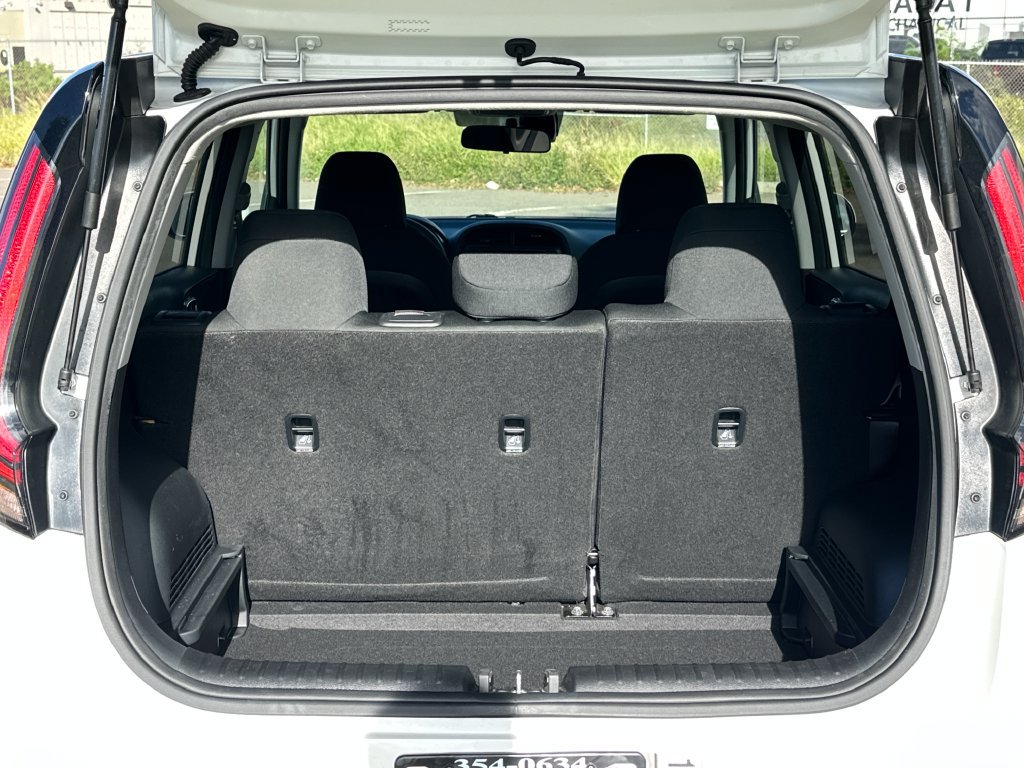 Used 2023 Kia Soul LX w/ LX Technology Package FWD image 20