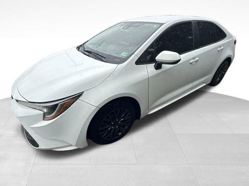 Used 2022 Toyota Corolla LE FWD image 2