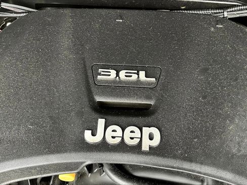 Used 2020 Jeep Wrangler Sport image 32