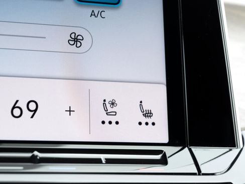 Used 2024 Volkswagen Atlas SE image 26