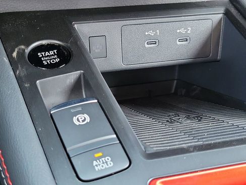 New 2026 Nissan Kicks SR image 9