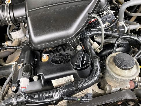 Used 2020 Toyota Tacoma SR5 RWD image 33