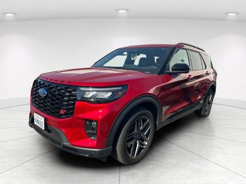 Used 2025 Ford Explorer ST RWD image 2