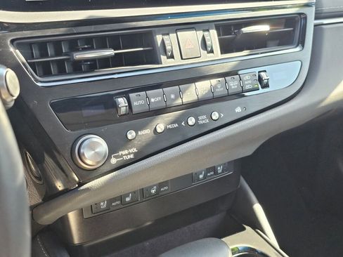 Used 2025 Lexus ES 300h w/ Premium Package FWD image 34