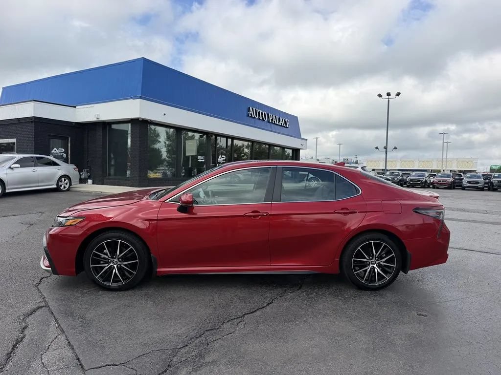Used 2024 Toyota Camry SE FWD image 7