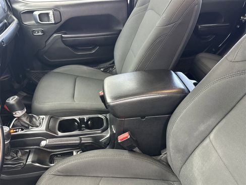 Used 2021 Jeep Gladiator Willys image 29
