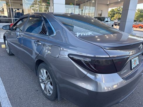 Used 2017 Toyota Camry SE image 3