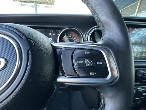 Used 2019 Jeep Wrangler Unlimited Sahara AWD/4WD image 24