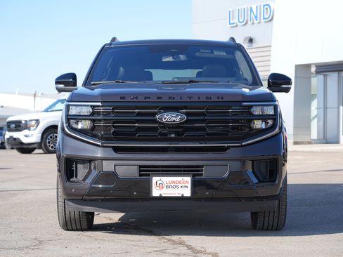 Used 2025 Ford Expedition Max Platinum w/ Stealth Appearance Package image 9