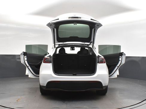 Used 2025 Tesla Model Y Long Range image 50