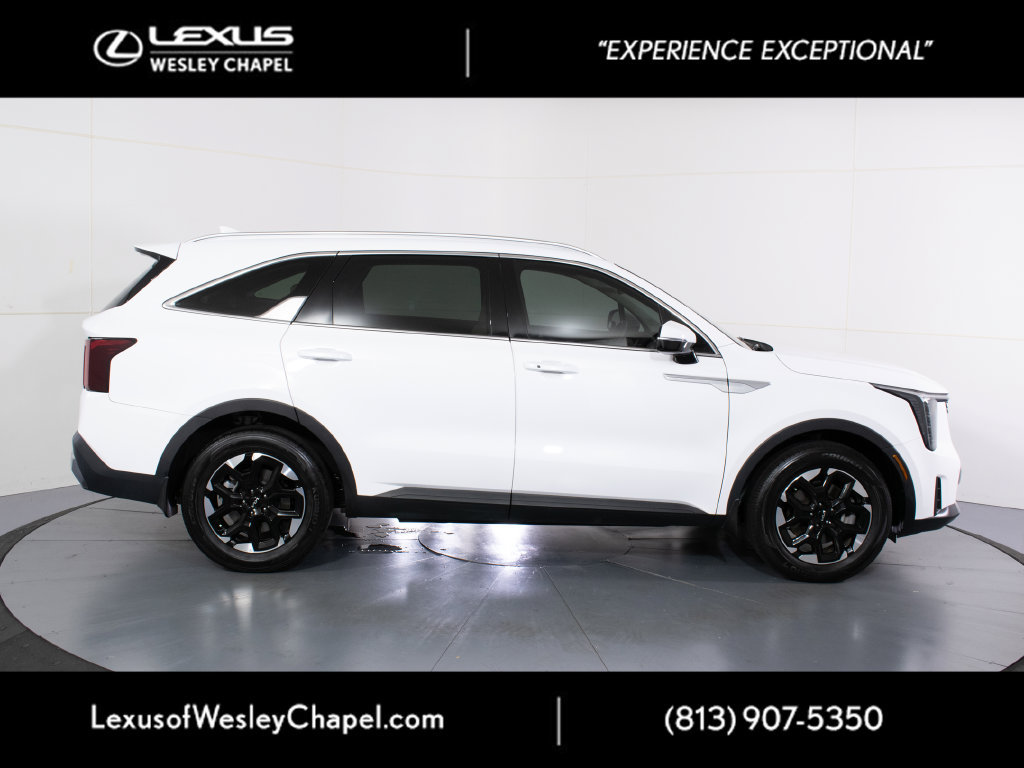 Used 2025 Kia Sorento S FWD image 2
