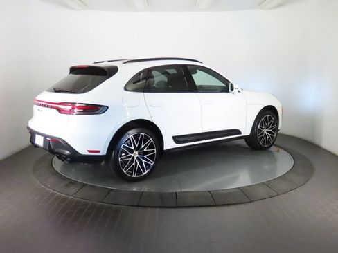 Certified 2026 Porsche Macan AWD/4WD image 7