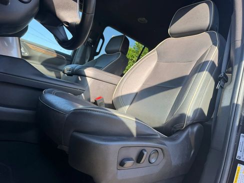 Used 2024 Chevrolet Suburban Premier RWD image 10