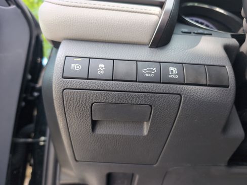 Certified 2020 Toyota Camry XLE FWD image 35