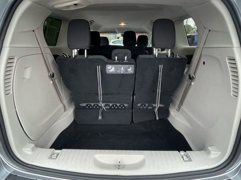 Used 2020 Chrysler Voyager L image 23