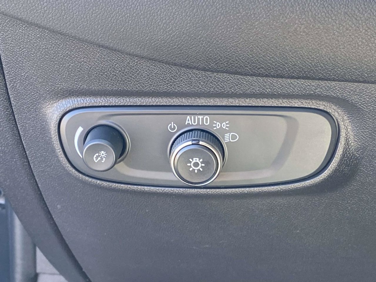 Used 2024 Chevrolet Equinox LS w/ LS Convenience Package FWD image 27