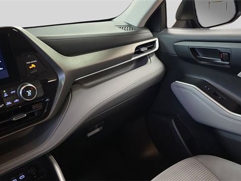 Used 2023 Toyota Highlander L image 21