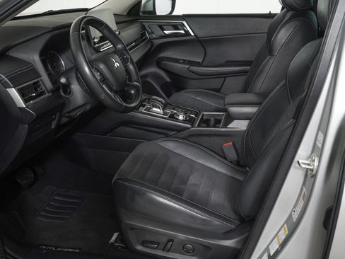 Used 2023 Mitsubishi Outlander SE FWD image 15