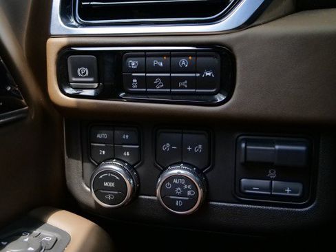 Used 2025 GMC Yukon Denali Ultimate AWD/4WD image 26